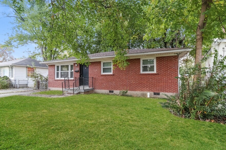 Building Photo - 2309 Dexter Ave