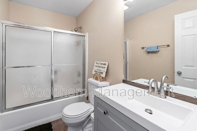 Building Photo - 306 Golden Valley Dr
