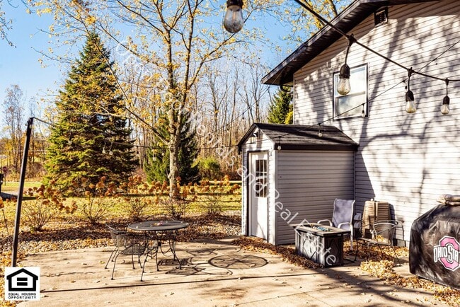 Building Photo - 40 Ln 375 Lake James