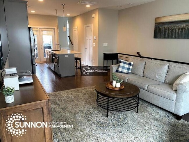 Building Photo - Modern 2 BR 2.5 BA Townhome with Rooftop D...