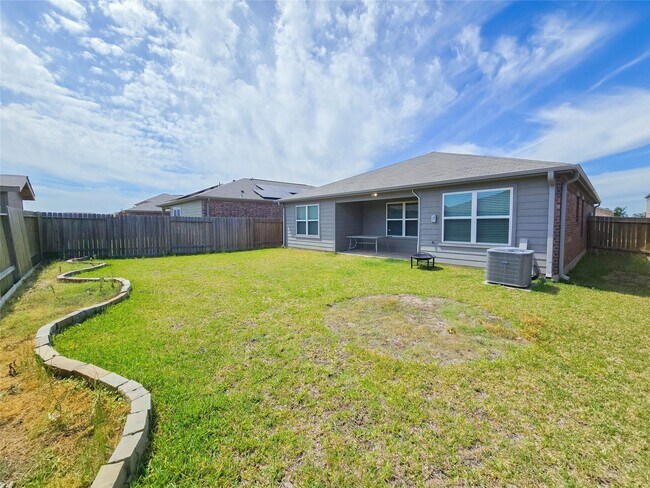 Building Photo - 332 Lone Mountain Dr