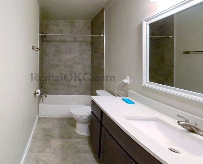 Building Photo - Beautifully outfitted 3 bed 2 bath in OKC