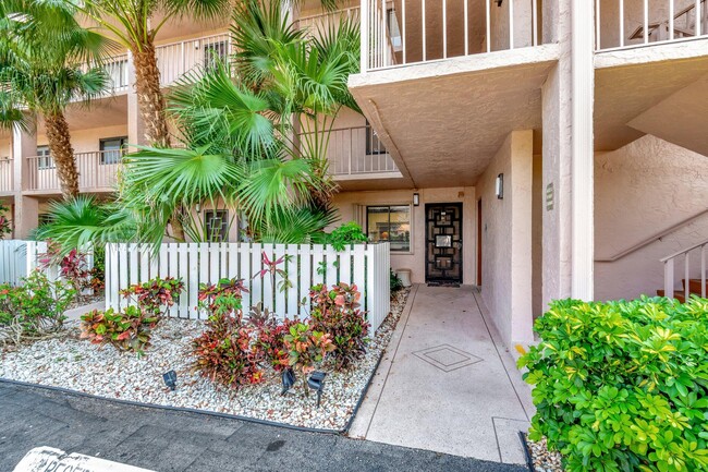Building Photo - 7280 Amberly Ln