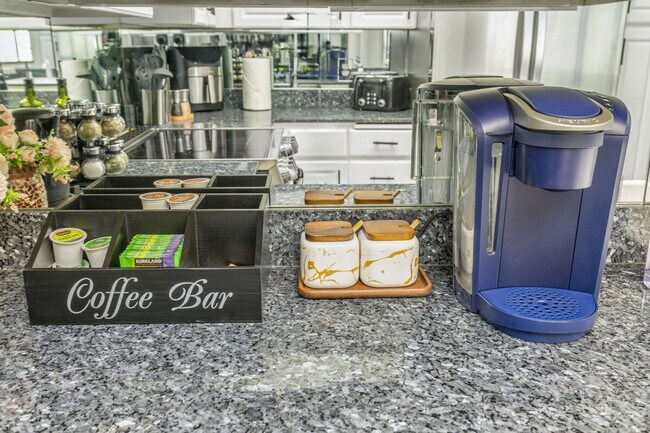 Building Photo - 1264 Bellevue Way NE