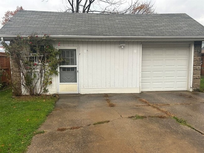 Building Photo - 1028 W 29th St