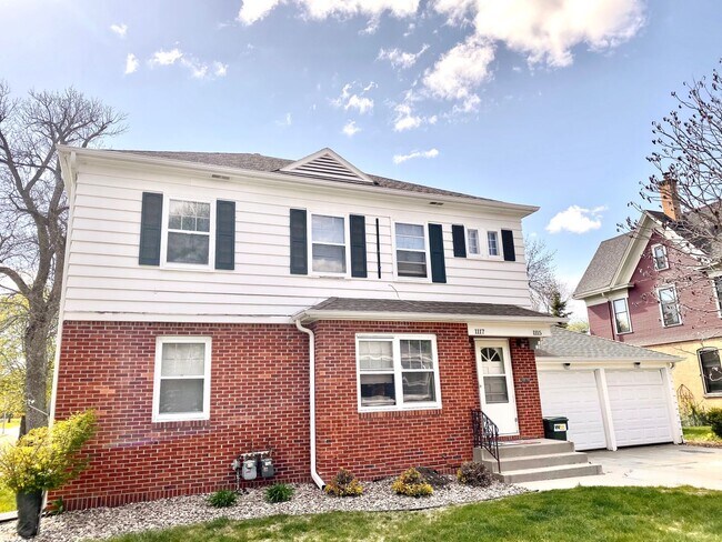 Primary Photo - 1115/1117 S Phillips Ave