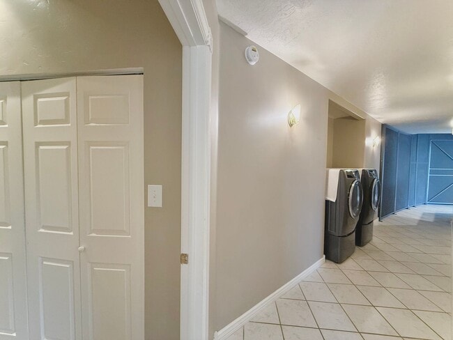 Building Photo - Garden Level in Luxury Home Available Now