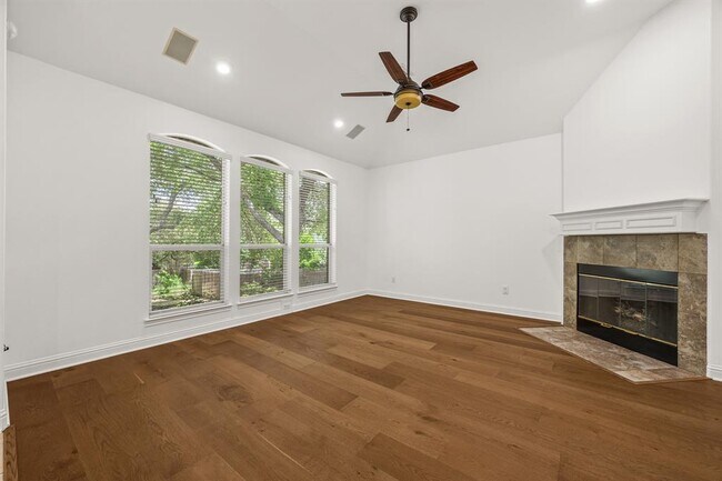 Building Photo - 1309 Horseback Hollow