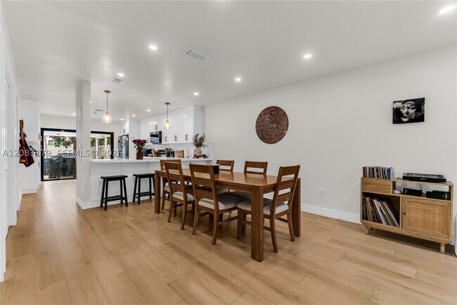 Building Photo - 2437 SW 99th Ct