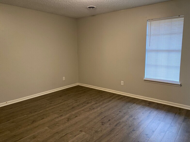 Building Photo - 40 Sta Les Cv