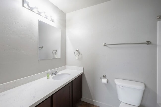 Building Photo - Amazing 2 Story Townhome in Vineyard w/ at...
