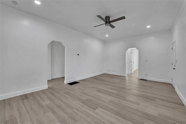 Building Photo - 51 Private Rd 901