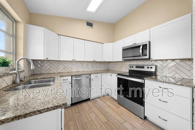 Building Photo - 275 Lakeview Dr