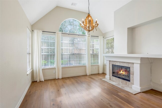 Building Photo - 19 Tender Violet Pl