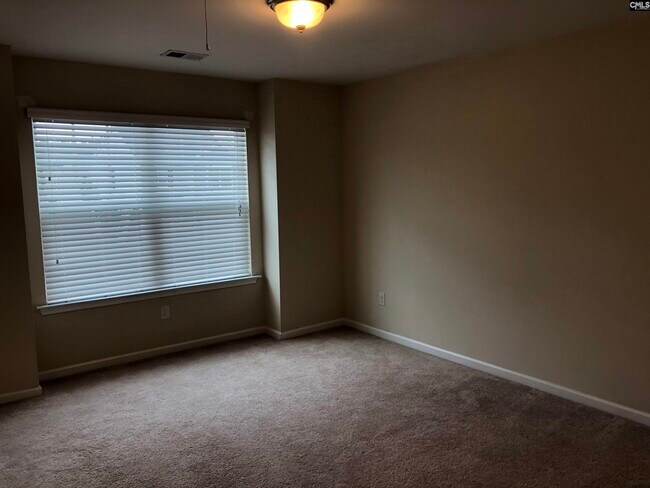 Building Photo - 636 Spanish Oak Dr