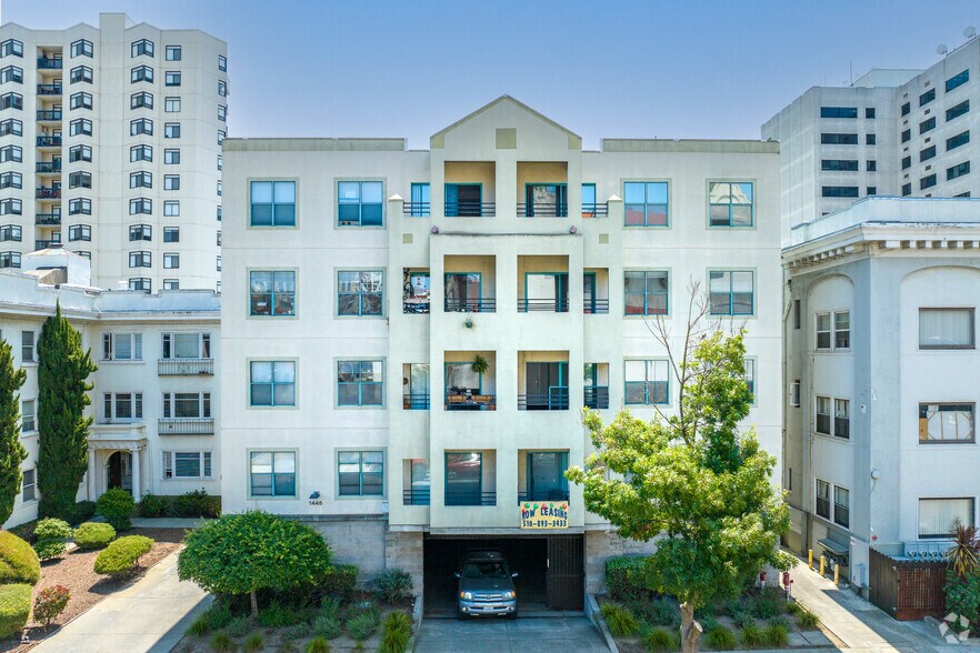 Building Front - Lake Park Terrace Apartments