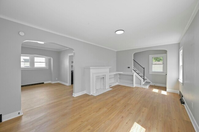 Building Photo - 4636 Commonwealth Ave