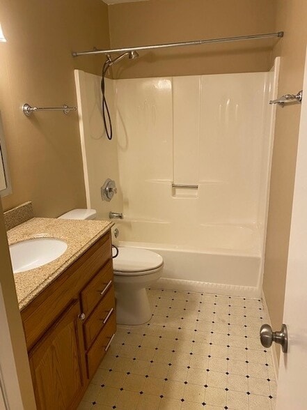 Building Photo - 3242 Summerdale Ln