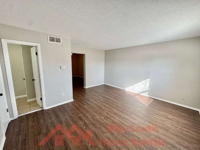 Building Photo - 1742 E Holmes Rd