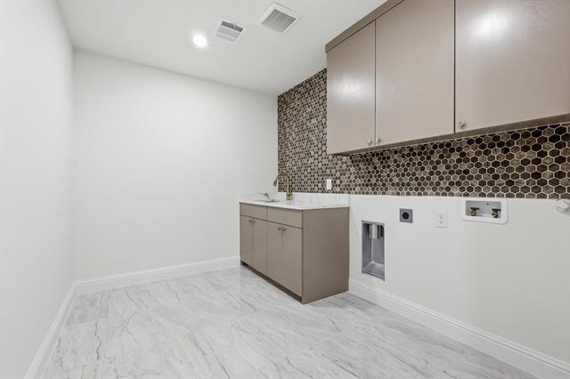 Building Photo - 3135 Walnut Hill Ln