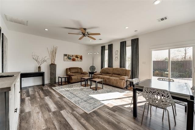 Building Photo - 633 Rose Garden Dr