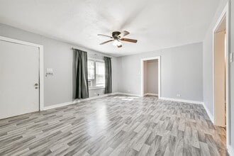 Building Photo - 1021 Maple St