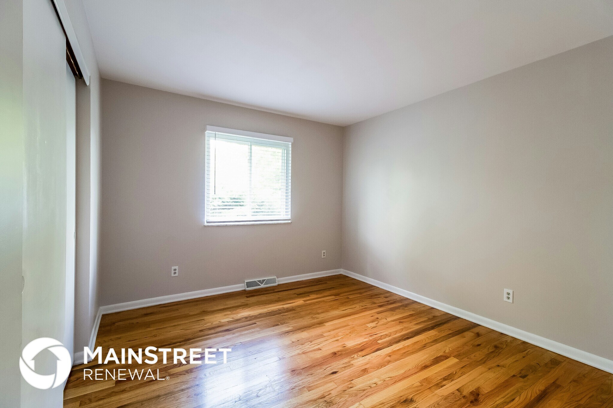 Building Photo - 1848 Tamarack Cir N