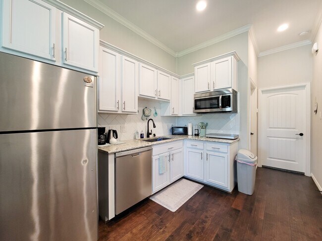 Building Photo - 22902 Henderson Row Dr