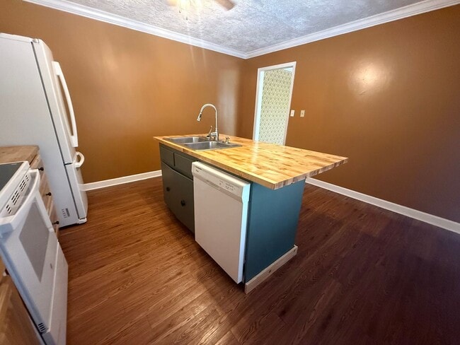 Building Photo - Lance Road Duplex