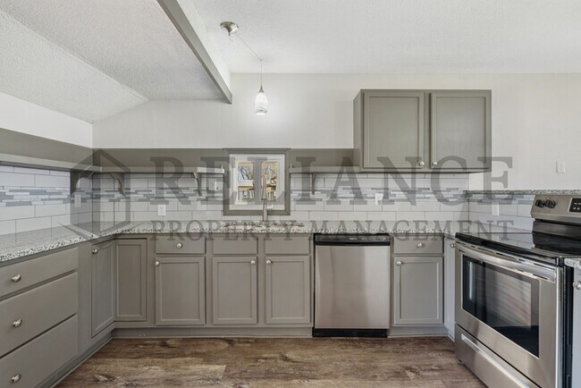 Building Photo - 125 Grover Ave