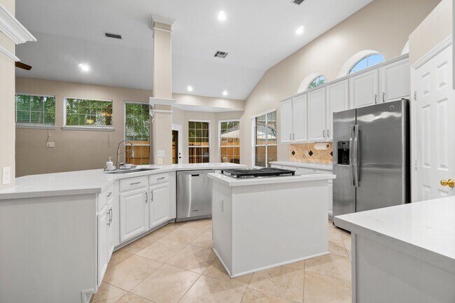 Building Photo - 83 Terraglen Dr