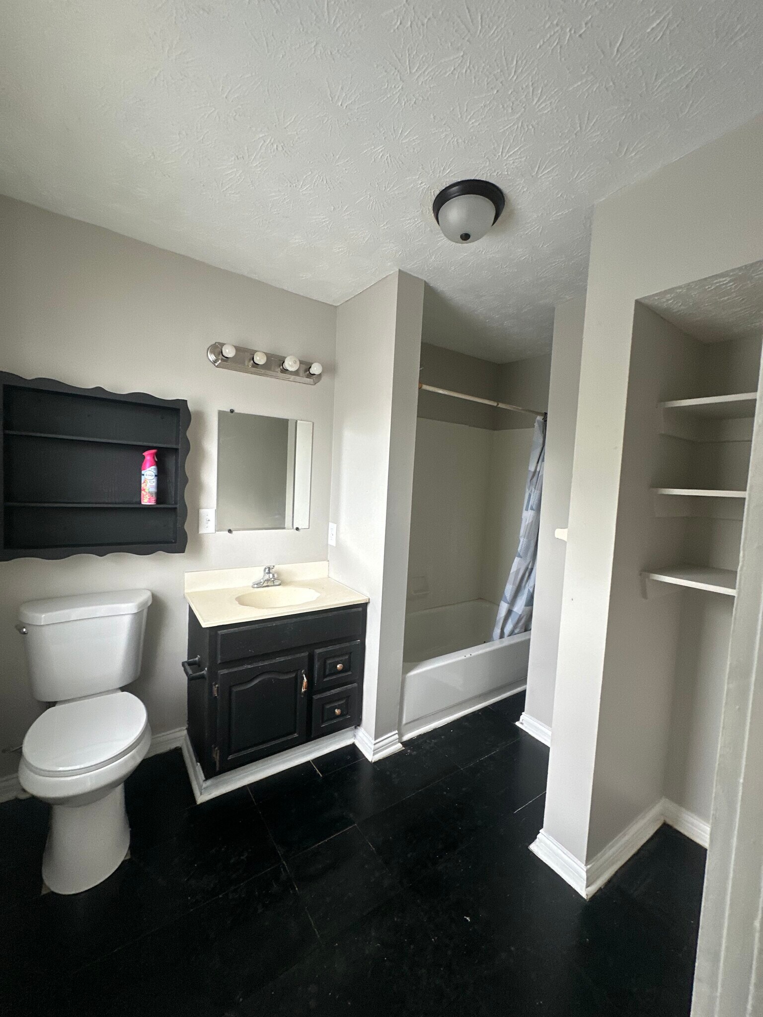 Building Photo - 1641 Sullivant Ave