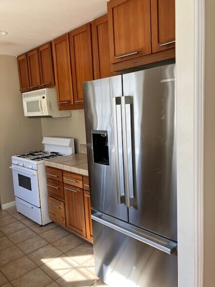 Building Photo - 2833 S Victoria Ave