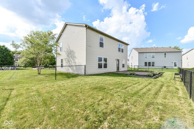 Building Photo - 1155 Redwood Dr