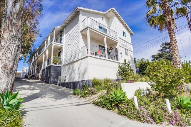 Interior Photo - 343 Warren Ln