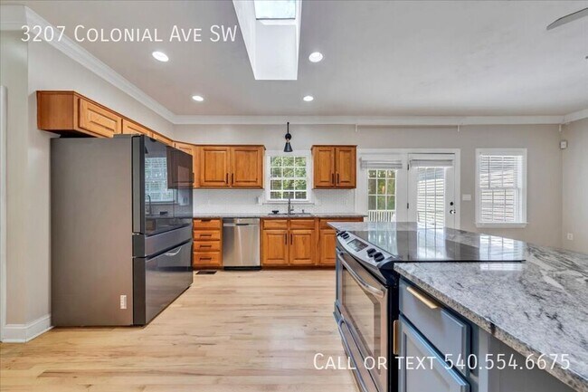 Building Photo - 3207 Colonial Ave SW