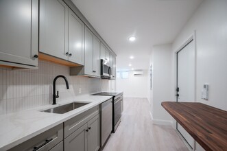 Building Photo - 126 Adelaide Ave