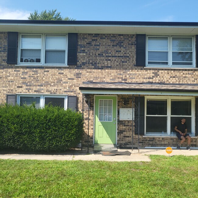 Primary Photo - 14449 Van Buren St