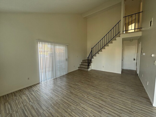 Building Photo - Modern and Spacious 3-Bedroom Townhome in ...