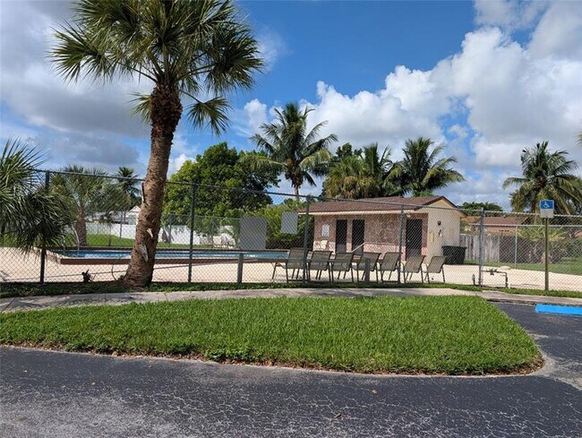 Building Photo - 6040 Shaker Wood Cir