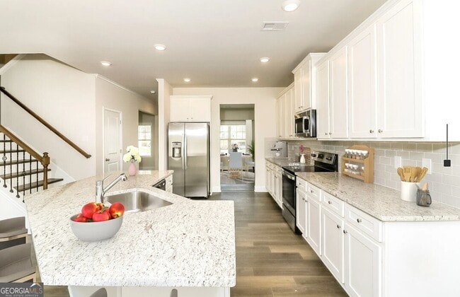 Building Photo - 24 Creekwater Dr