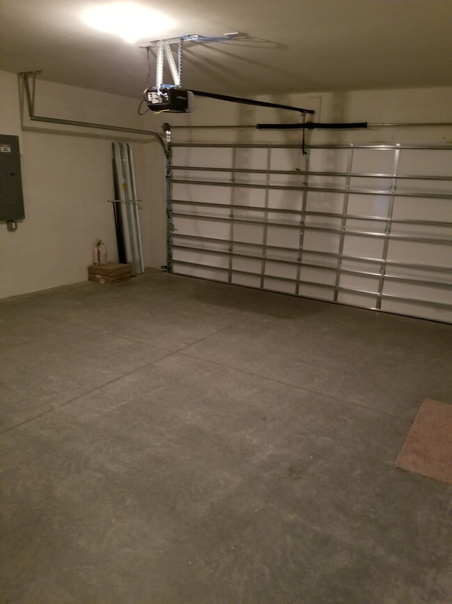 Building Photo - 220 SW 19th Terrace