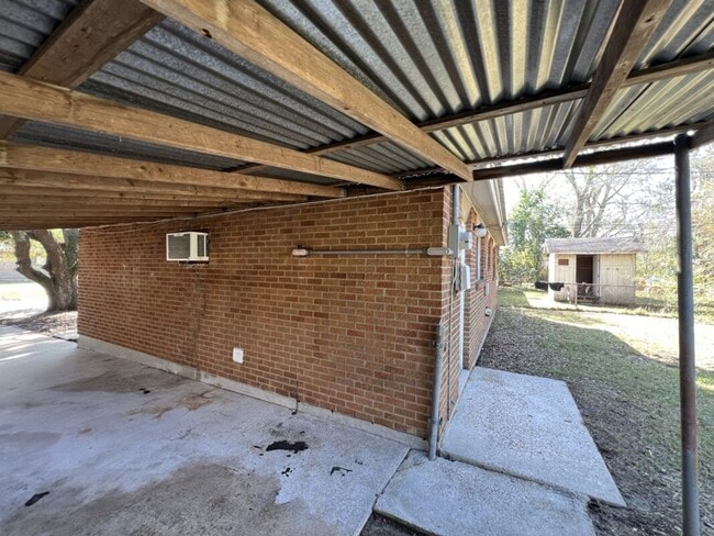 Building Photo - 5863 Denova St