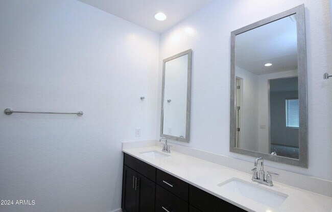 Building Photo - 1649 W la Mirada Dr