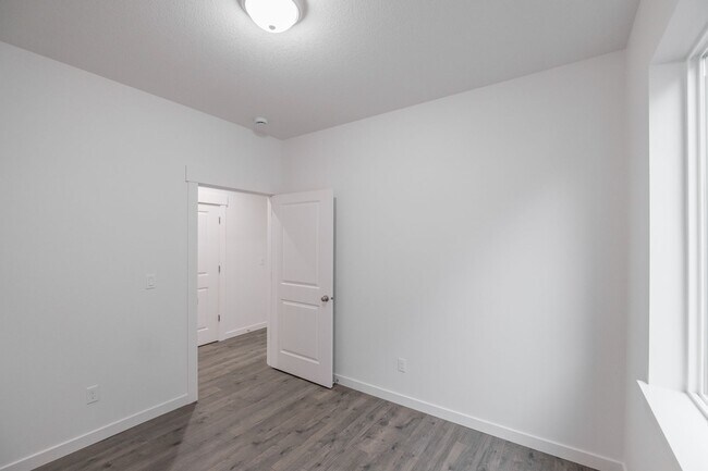 Building Photo - 2483-2485 Roll Tide Ct