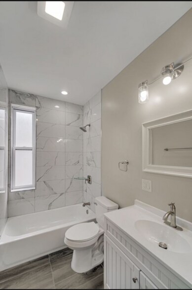 Building Photo - 5626 S Wells St