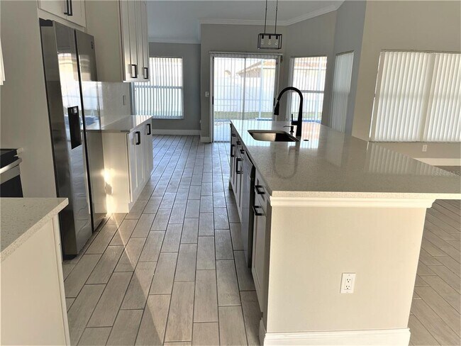 Building Photo - 304 Crisan Ct