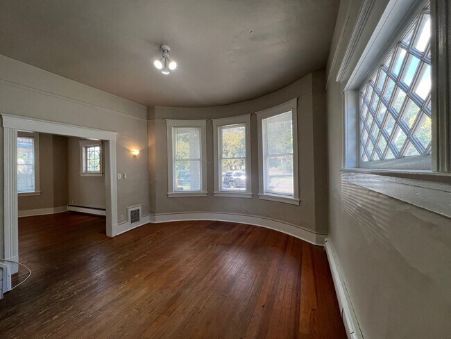 Building Photo - Charming 3 bedroom home in downtown Colorado Springs