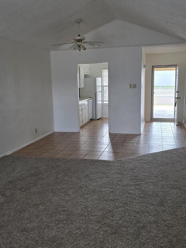 Building Photo - 3220 Tanglewood Ln