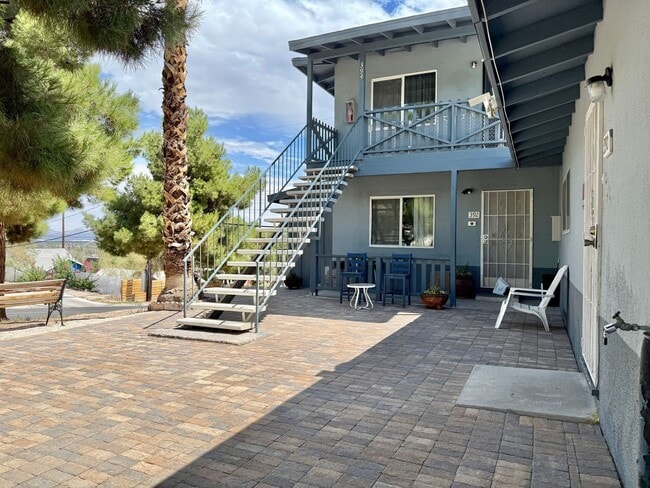 Building Photo - Charming 2-Bed Apartment – Well-Maintained...